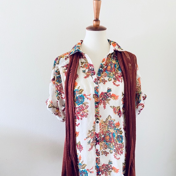 Daytrip Sheer Floral Short Sleeve Button Up Shirt - Picture 4 of 6